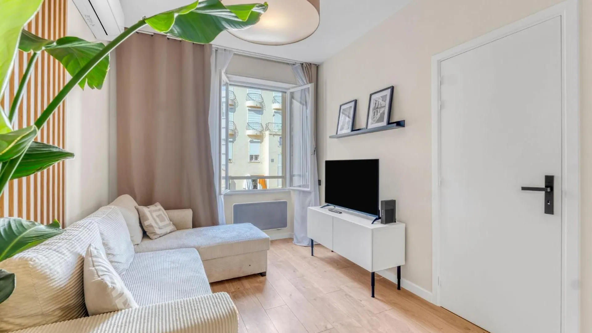 F2 Rue Des Freres Pradignac , Hypercentre 2 Min From Palais Of Festivals Apartment Cannes 0*,  France